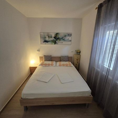 Apartman Davorka Karlobag Luaran gambar